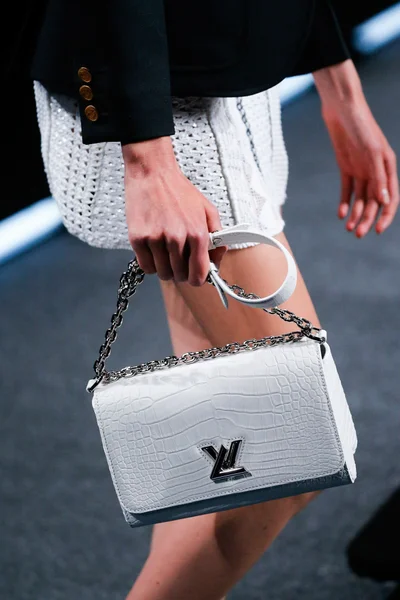 Look 5